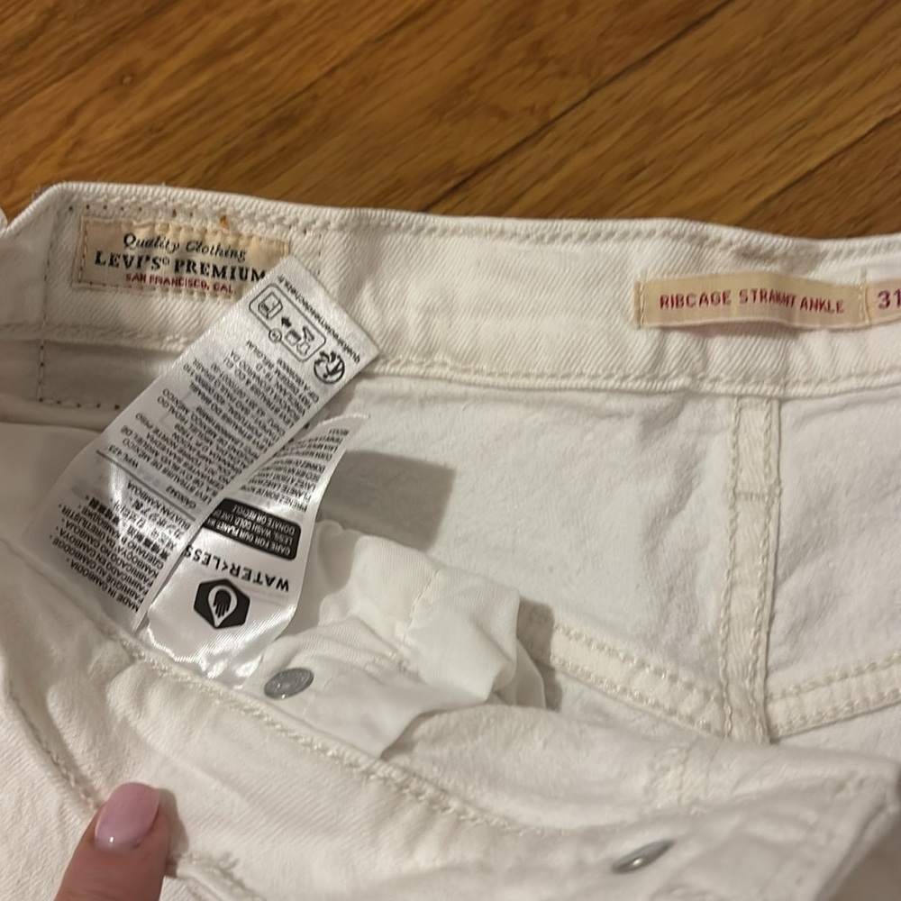 Levi's rib cage ankle White Jeans - Picture 5 of 5